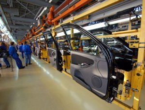 "АвтоВАЗ" впервые за 2 года увеличил продажи