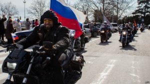 В Харькове "Ночных волков" закидали камнями. Двоим из них прострелили ноги.