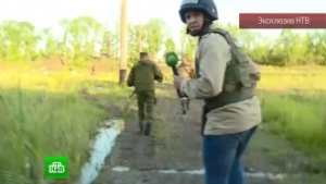 Журналистов НТВ обстреляли в Донбассе во время записи интервью