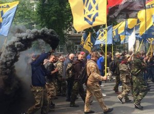 Билецкий: Раду пикетируют около 10 тыс. азовцев (Националисты требуют не допустить выборов на востоке страны)