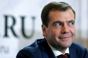 Медведев: выборы в США — это шоу с ряженными