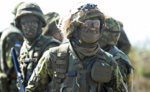 Эстонские Джеймсы Бонды позавидовали Штирлицу (Военная разведка прибалтийской республики получила право шпионить прямо в России)