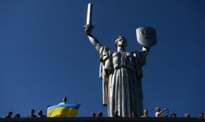 [Ой, мамочки] В Киеве декоммунизируют «Родину-мать»