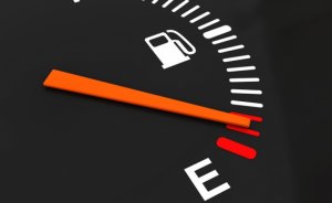 Франция из-за забастовки на НПЗ распечатала стратегические запасы топлива