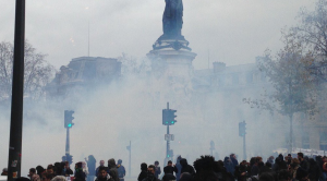 Демонстрации в Париже: полиция применила слезоточивый газ