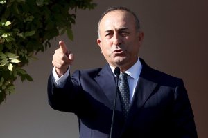 Глава МИД Турции обвинил США в двуличии