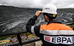 Шесть тысяч работников Качканарского ГОКа, подконтрольного Evraz Абрамовича, объявили «итальянскую забастовку»: они работают, соблюдая все инструкции, что может снизить суточную выработку на 50%