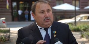 У героя Украины при задержании нашли сотни тысяч долларов и нацистские кресты