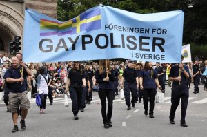 На Украине полицейские отказались защищать обещанный Кличко «нормальный» гей-парад и заявили, что не готовы бить патриотов, которые попытаются противодействовать проведению шествия ЛГБТ-активистов