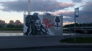 Рядом с «Мостом Кадырова» в Петербурге появилось граффити с ветераном Чеченской войны Будановым