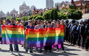 К каждому участнику киевского гей-парада приставят по четыре полицейских