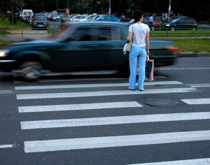 Штраф за не пропущенного пешехода предлагают поднять до 2,5 тысяч (Для самих пешеходов наказания не вырастут)
