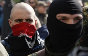 Украинские радикалы заблокировали вход в здание генконсульства РФ в Одессе. По словам генерального консула России в Одессе Валерия Катункина, был сорван прием по случаю Дня России