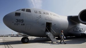 Американскую базу взяли в живую цепь  (У авиабазы США в немецком Рамштайне прошла акция протеста)