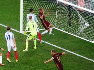 Голкипер англичан предположил, что у Березуцкого пружины в бутсах