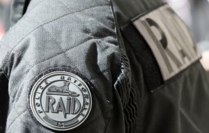 Убийца полицейского под Парижем объявил о своей верности ИГ