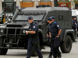 Французский спецназ блокировал российских фанатов, направляющихся на матч со словаками