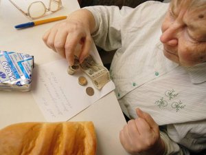 Медведев увеличил прожиточный минимум на 324 рубля