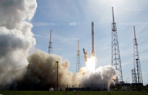 Компания SpaceX не смогла успешно посадить нижнюю ступень Falcon 9 на платформу в океане