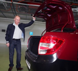 Росстат объяснил, зачем подъезжать к российской корове на лимузине Audi