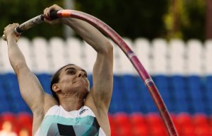 Елена Исинбаева стала чемпионкой России в прыжках с шестом с лучшим результатом сезона в мире