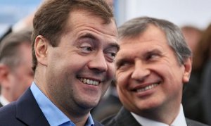 Сечину дозволили без конкурса снабжать полицию страны топливом "Роснефти"