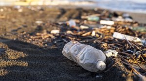 Ученые производят топливо из пластиковых отходов