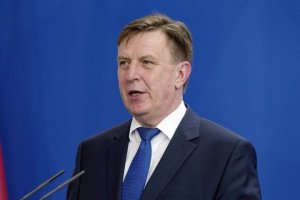 Латвийский премьер пообещал бороться за души русскоязычных: 30,9% жителей считают, что в Латвии возрождается фашизм