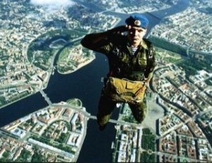 В программу конкурса «Десантный взвод» включена новая дисциплина — гонка преследования на БМД со стрельбой на плаву
