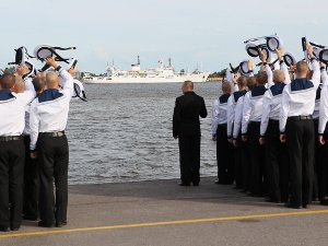 Помимо комфлота Кравчука и начштаба Попова, министр обороны уволил еще 50 адмиралов и капитанов первого ранга Балтфлота