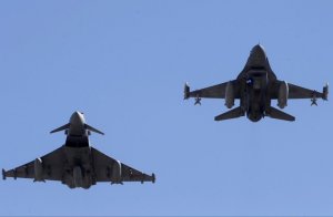 Самолеты НАТО допустили в Эстонии опасное сближение с гражданским самолетом - СМИ