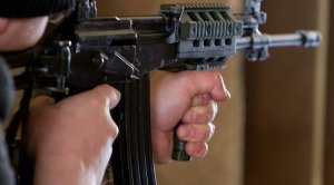 В Сербии вооруженный автоматом мужчина устроил бойню в кафе