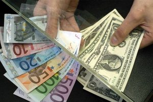 Путин подписал закон об обмене валюты на сумму до 40 тыс. руб. без паспорта