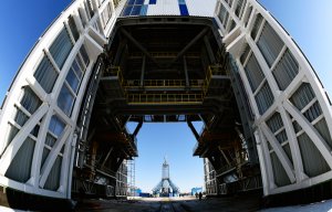 Рогозин поручил разобраться с невыплатой зарплат на космодроме "Восточный"