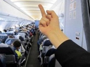 Пара, которая хотела сидеть рядом на рейсе "Победы", признана авиадебоширами