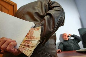 Трех чиновников инспекции ФНС задержали в Москве за взятку в 3 млн руб.
