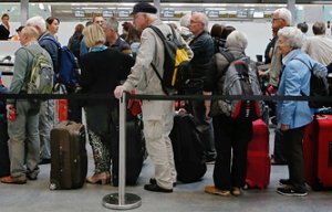 Первая после перерыва группа россиян прибыла в Турцию. Их встречали с цветами, а администрация аэропорта предлагала коктейли