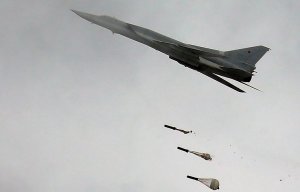 Шесть российских бомбардировщиков Ту-22М3 уничтожили лагерь и три склада боевиков в Сирии