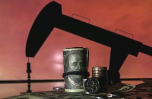 Рубль отвязался от нефти. Надолго ли стабилизация курса и чем рискуют те, кто решили купить валюту?