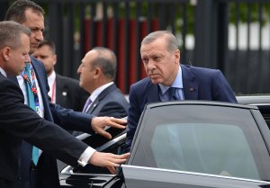 Разминулся со смертью: появилось видео штурма отеля Эрдогана в Мармарисе