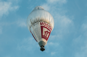 Конюхов достиг конечной точки своего кругосветного полёта на воздушном шаре «Мортон». Около 11:45 по местному времени воздушный шар пересёк береговую линию континента на высоте около 6000 метров