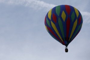 Власти Техаса: Выживших в крушении воздушного шара с 16 пассажирами нет. Шар упал в поле недалеко от города Локхарт