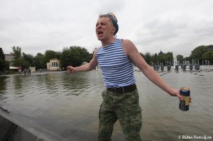 СКР проводит проверку по факту смерти десантника в Парке Горького