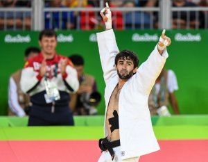 Дзюдоист Беслан Мудранов завоевал золото на Олимпиаде, принеся первую медаль сборной России