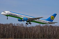 "Боинг-737" с отказавшим двигателем готовится к посадке в Петербурге