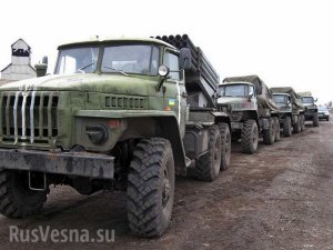 В Сети появились кадры большой колонны украинской военной техники, направляющейся на границу с Крымом