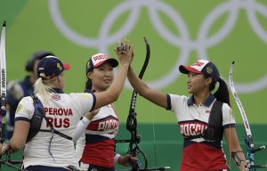 Россиянки выиграли серебро в командных соревнованиях по стрельбе из лука на ОИ-2016