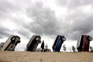 Искра в бензобаке (Верховный суд разъяснил, когда хозяин автостоянки полностью отвечает за автомобиль гражданина)