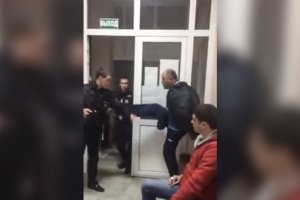 Уронили вашу честь: Федеральный судья пинал задержавших его полицейских