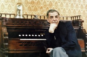 Армянин высшего сорта. 85 лет со дня рождения Микаэла Таривердиева